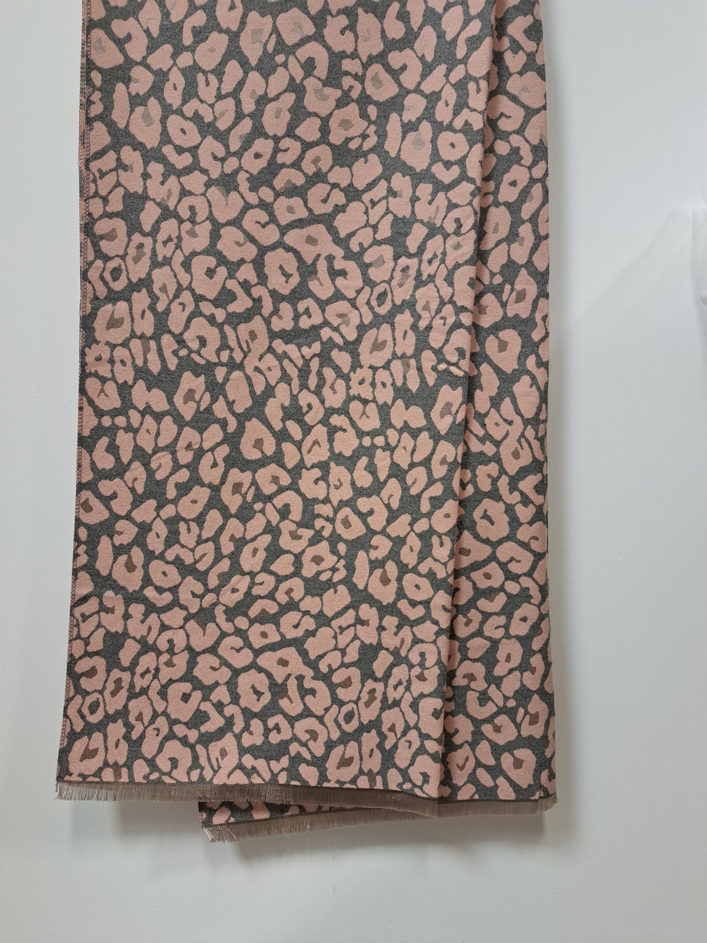 Leopard Print Cashmere Blend Scarf - Pink & Grey