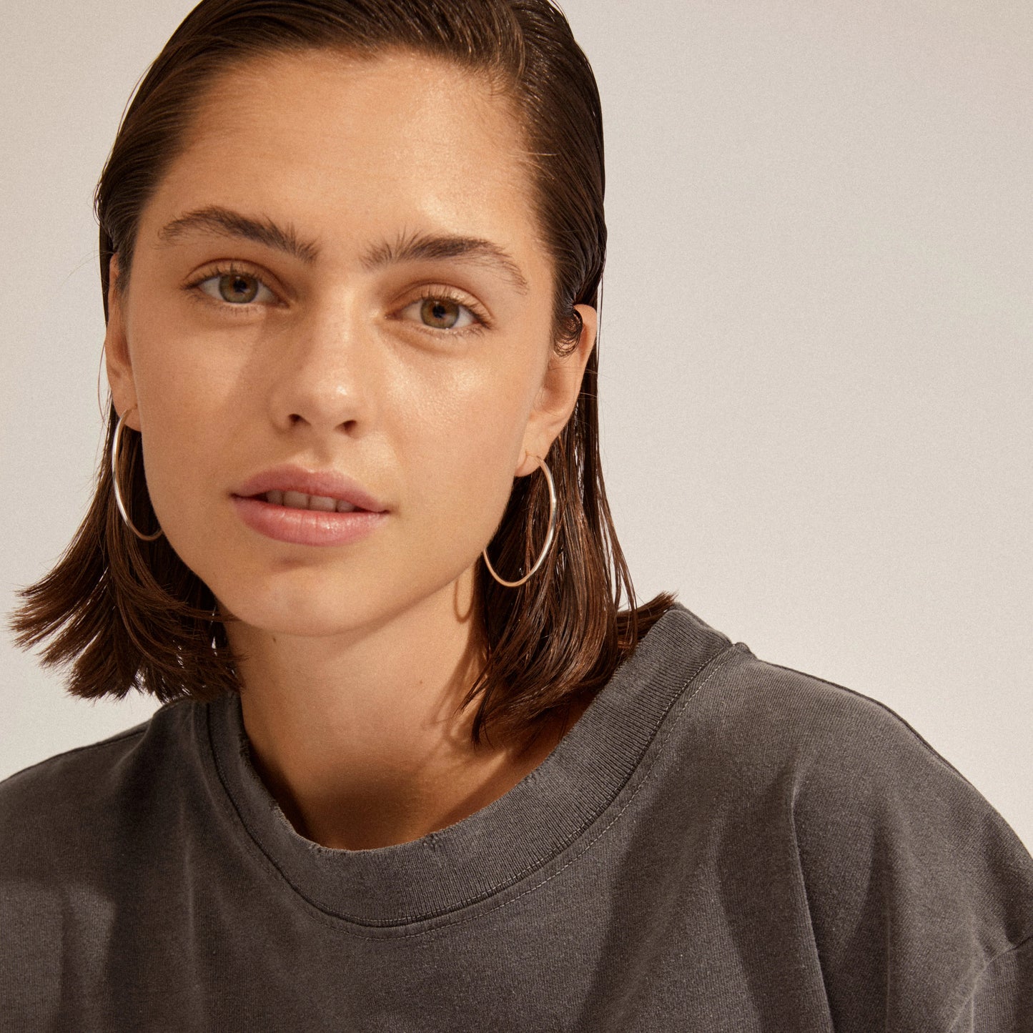 APRIL Medium-Size Hoop Earrings Silver-Plated