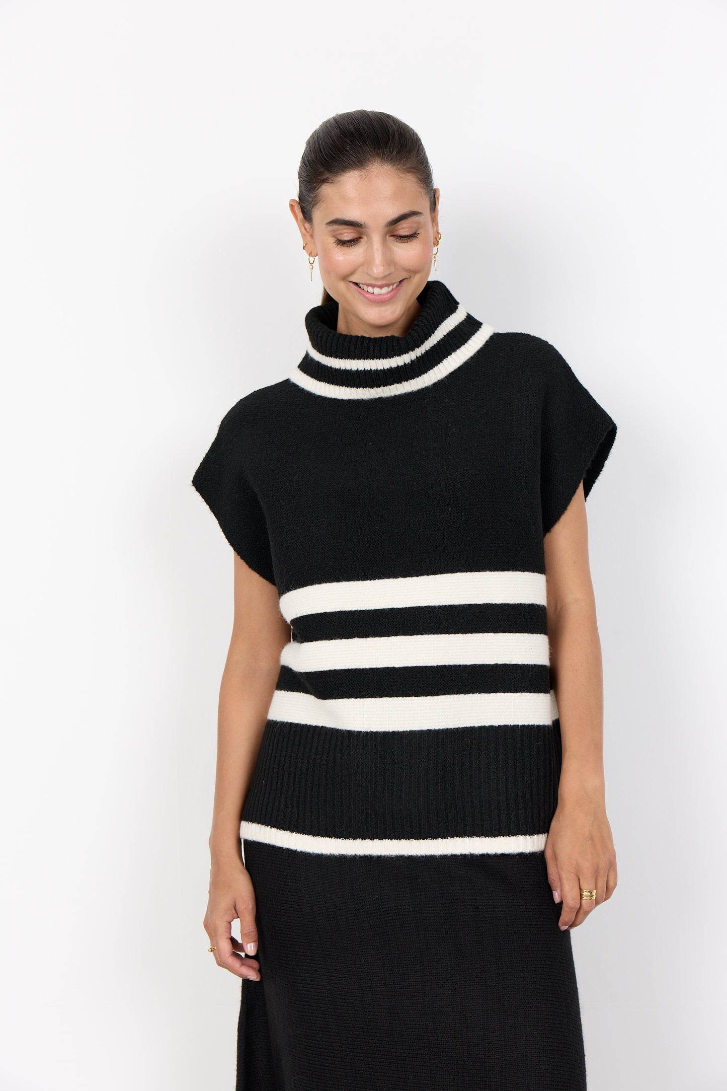 Chunky Knit Rollneck Sleeveless Jumper - Black & Ivory