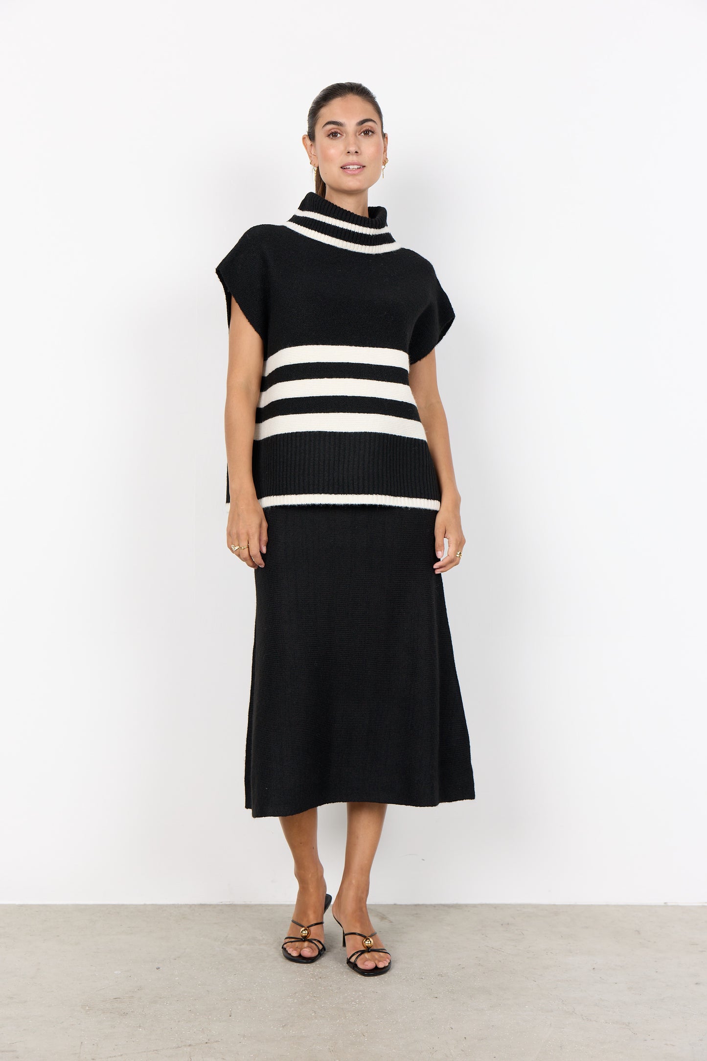 Chunky Knit Rollneck Sleeveless Jumper - Black & Ivory