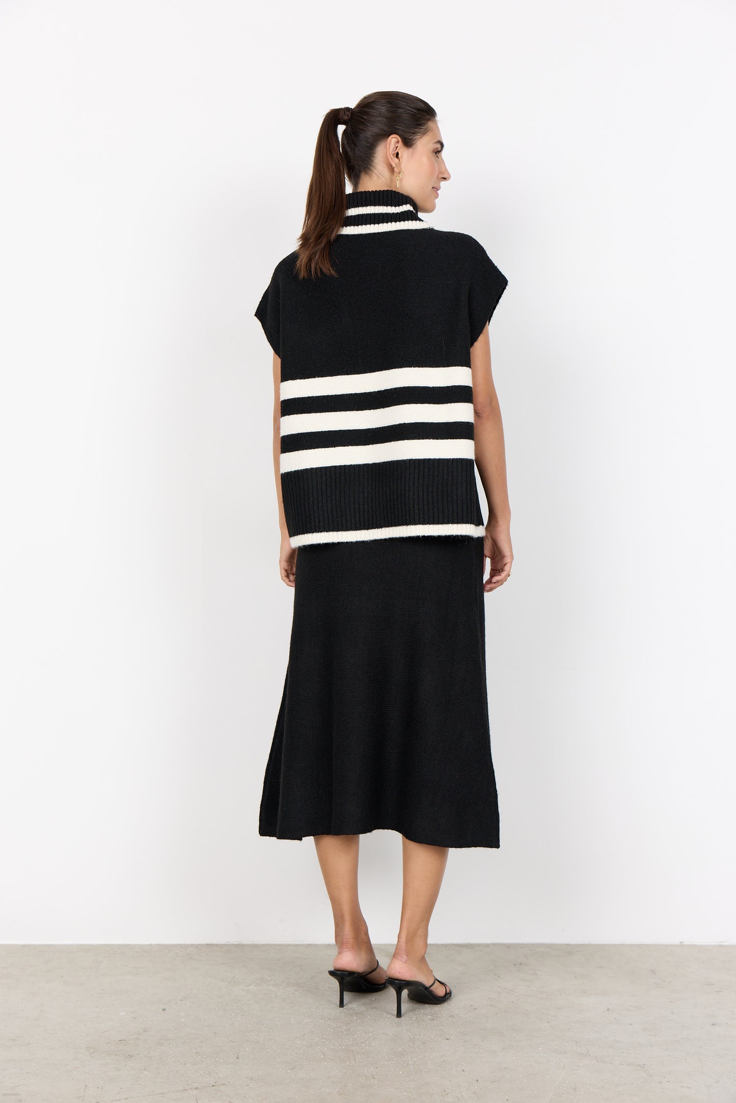 Chunky Knit Rollneck Sleeveless Jumper - Black & Ivory