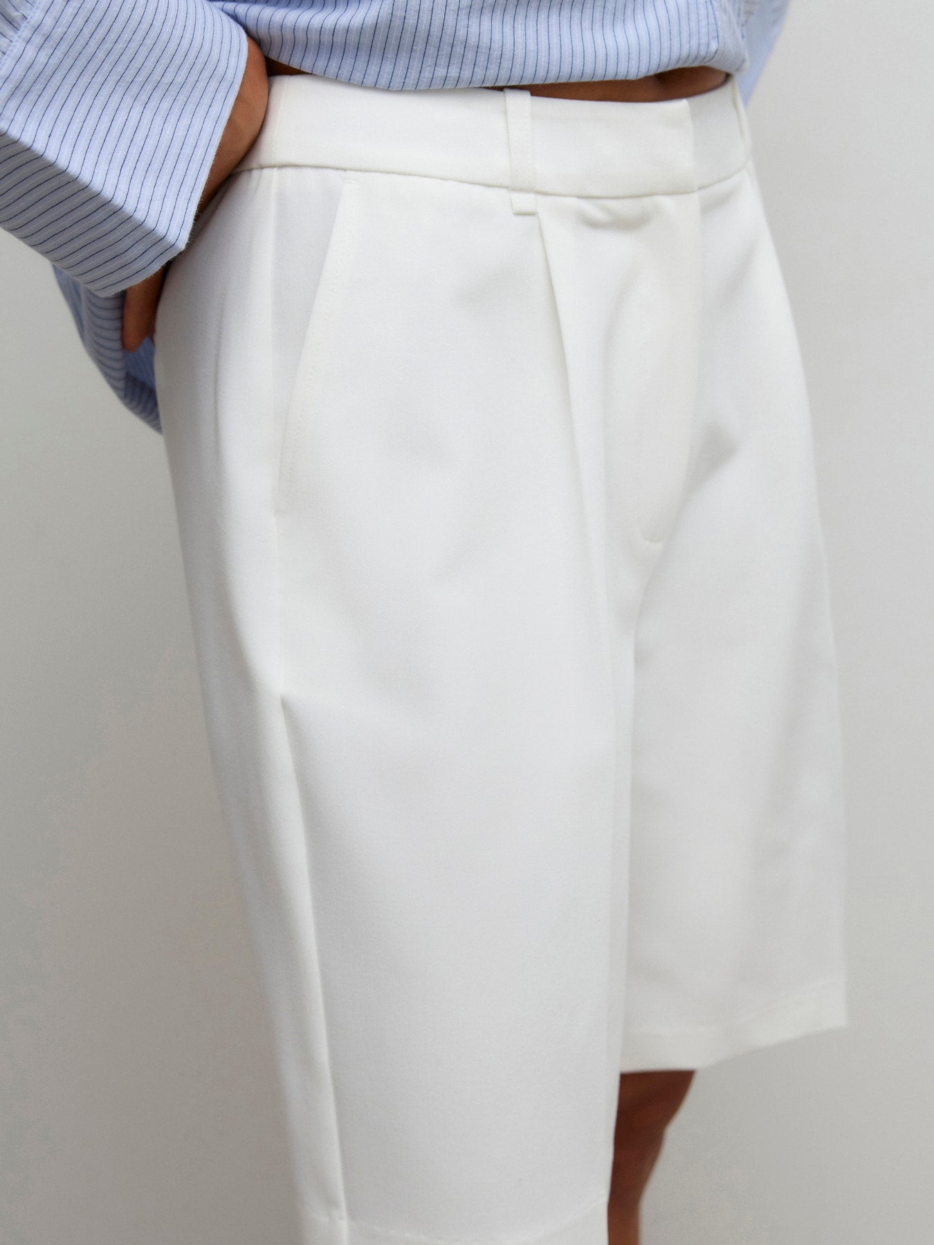 Tailored Knee Shorts - White or Black