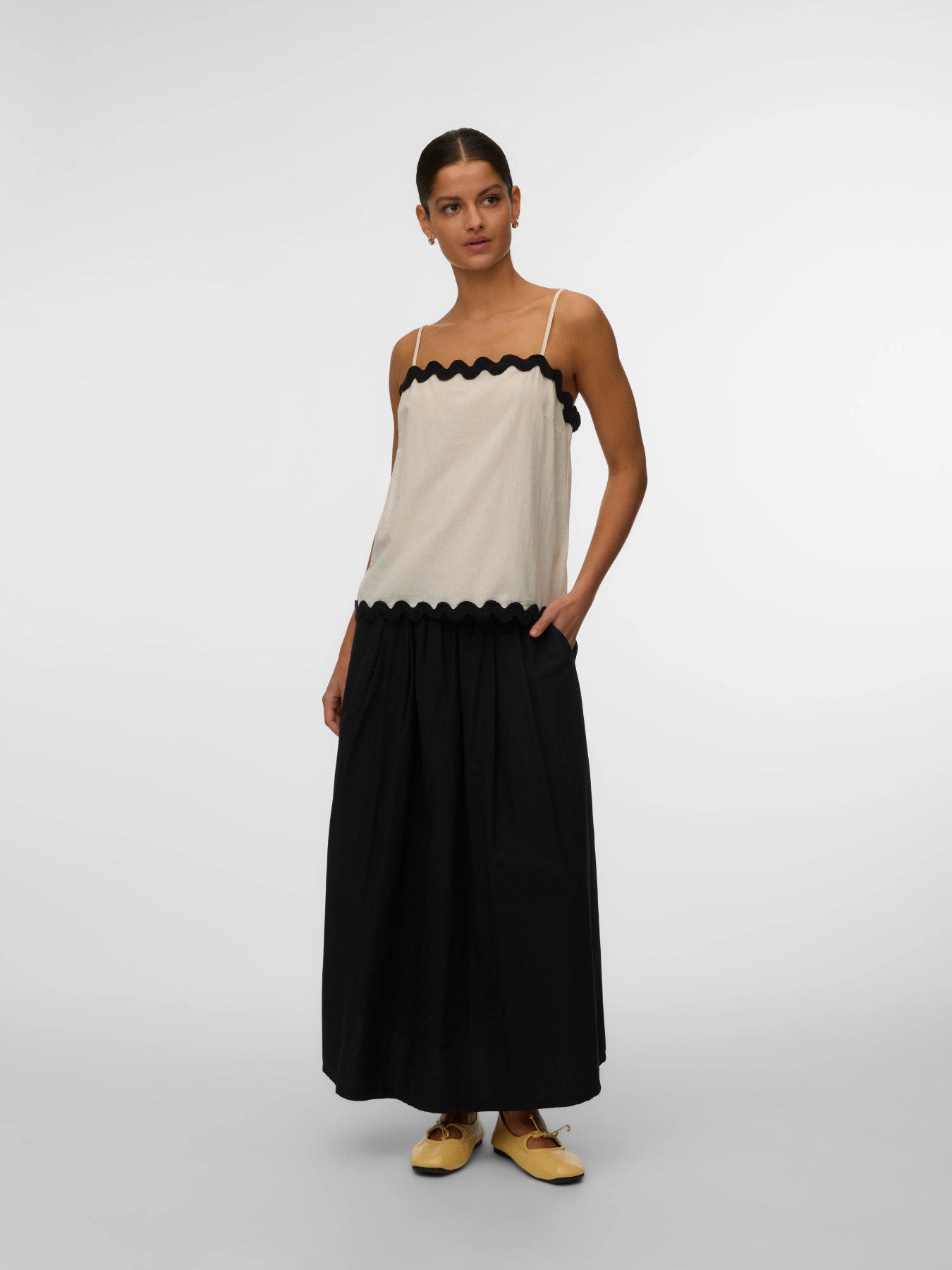 Organic Cotton Scallop Trim Singlet - Black or Ivory