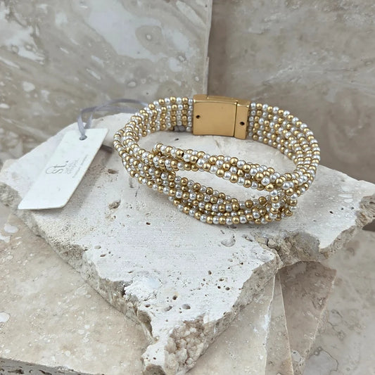 Beaded loop magnetic bracelet in gold and pearl